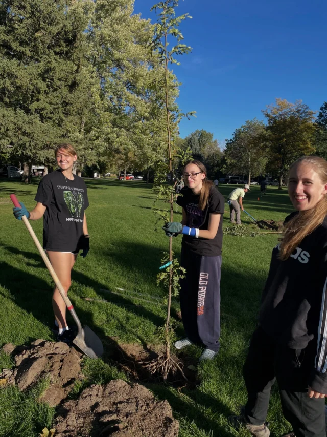 Volunteers from @rockymountaincollege came out to Veterans Park to help plant apple trees! 8 new apple trees were added to the park. How cool is that?!